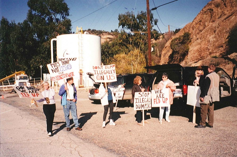 Protesting the taking of toxic soil to Button Willow 20100805185606138_0003
