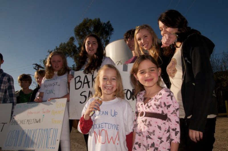 Teens Against Toxins at "Bakesale for Boeing" February, 2010 Teens-Against-Toxins-1